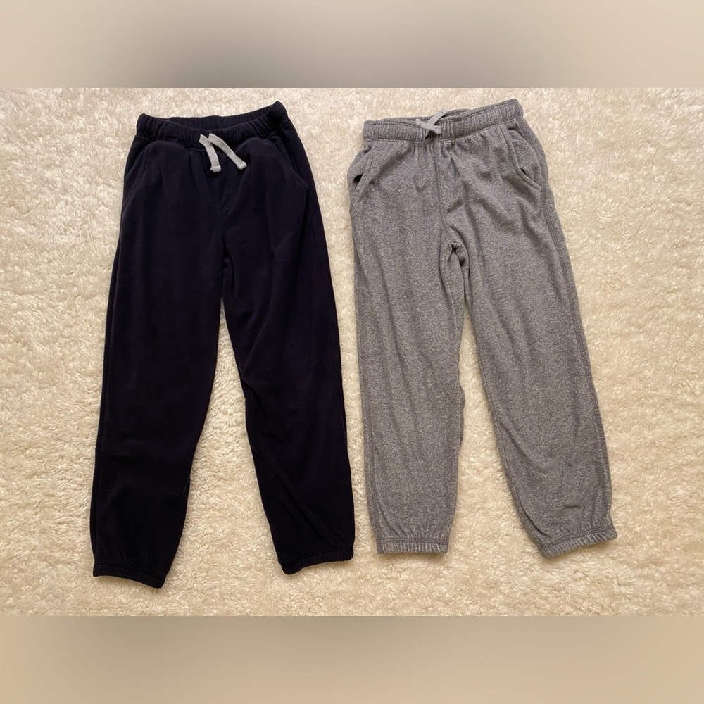 2 pairs Carter’s fleece pants size 6